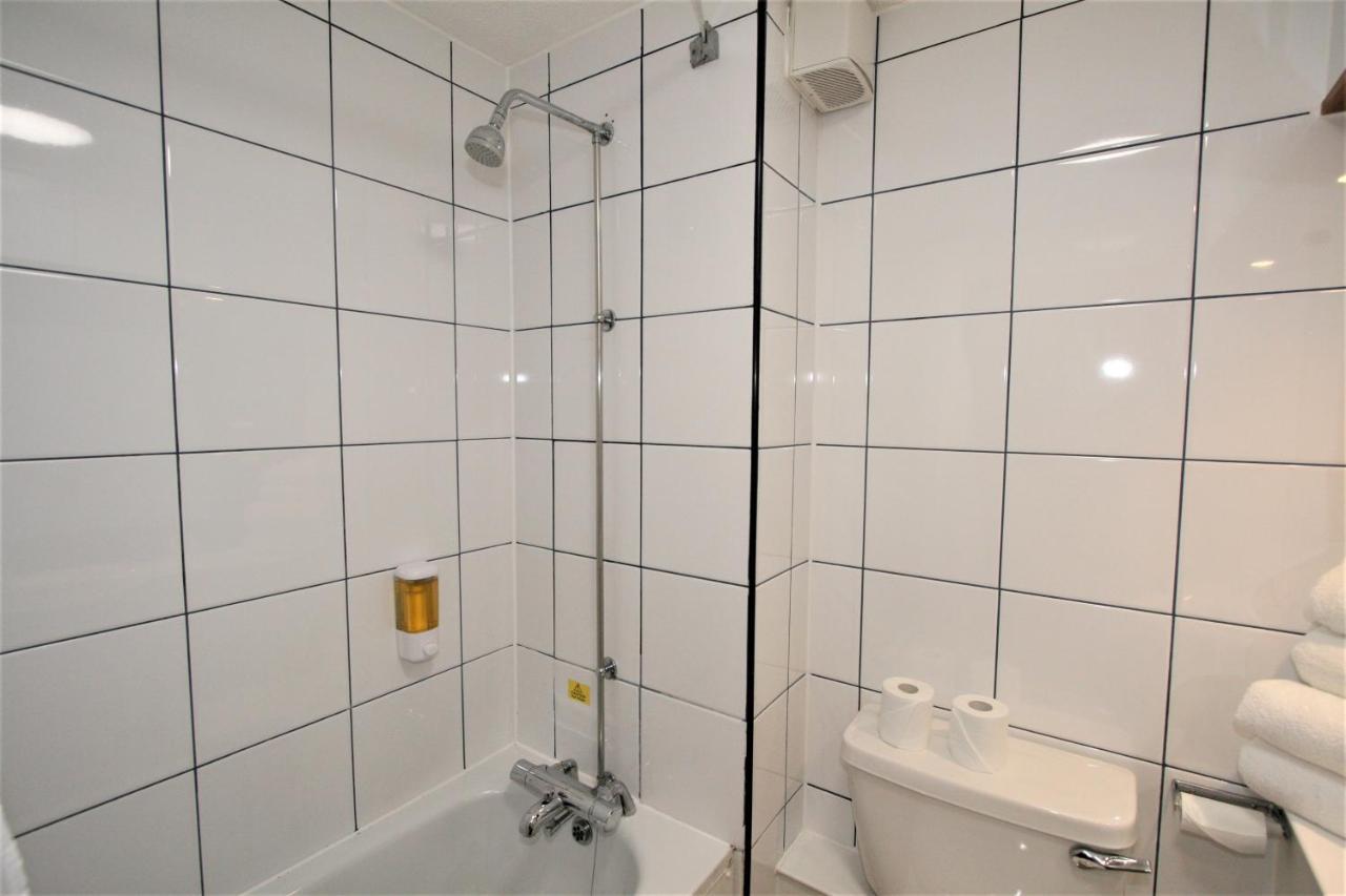 The Oakwood Hotel By Roomsbooked Gloucester Esterno foto