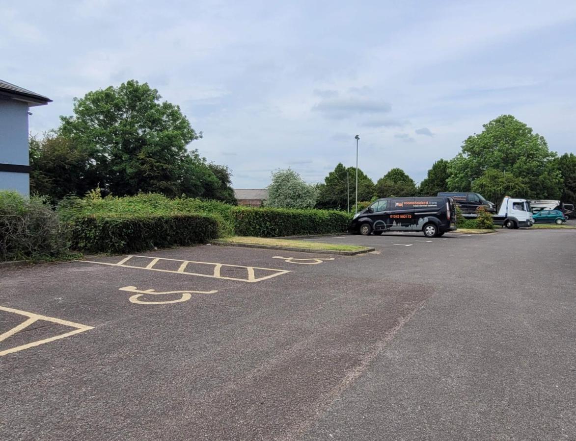 The Oakwood Hotel By Roomsbooked Gloucester Esterno foto