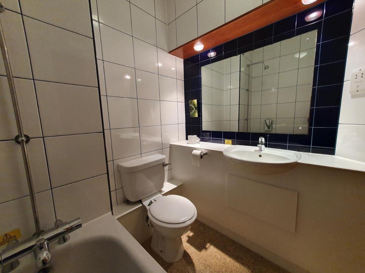The Oakwood Hotel By Roomsbooked Gloucester Esterno foto