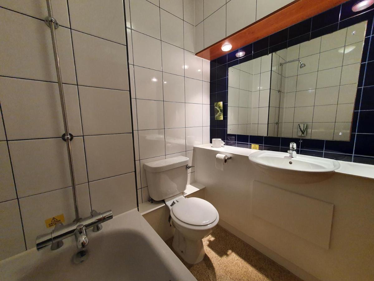 The Oakwood Hotel By Roomsbooked Gloucester Esterno foto