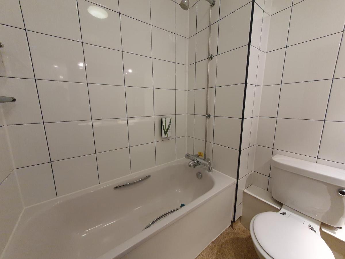 The Oakwood Hotel By Roomsbooked Gloucester Esterno foto